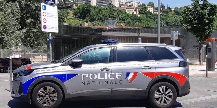 Un policier de Pau grièvement blessé après avoir été percuté par un scooter volé