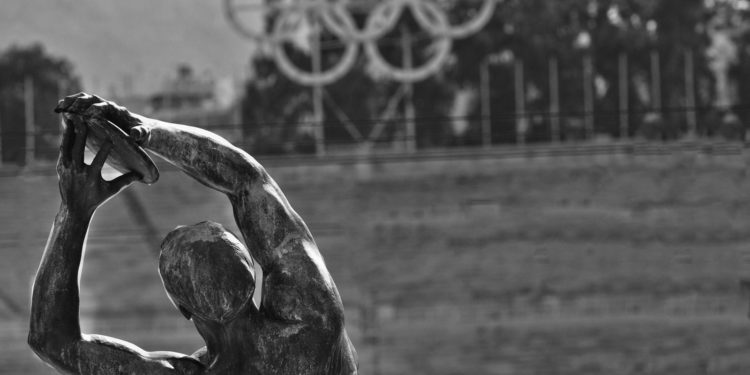 La cérémonie d’ouverture des JO Paris 2024 pourrait se faire au Trocadéro ou au Stade de France annonce Macron