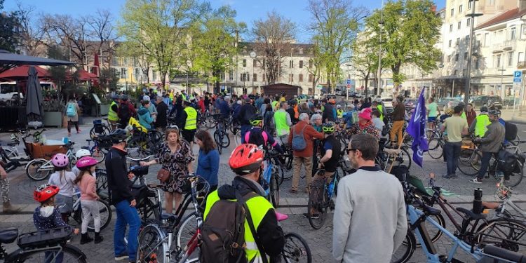 Un peloton de près de 170 cyclistes pour la Vélorution de Printemps à Tarbes