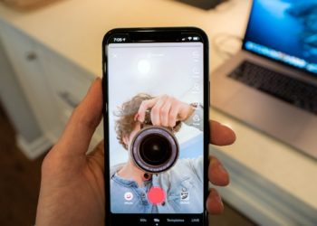 Un rapport de l'UNESCO met en lumière les effets néfastes des médias sociaux sur les filles