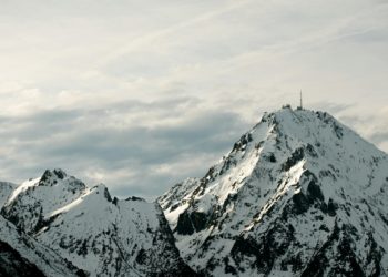 Pic du Midi de Bigorre in Pyrenees Neige et orages pour accueillir Macron et Xi Yinping à la Mongie Tourmalet