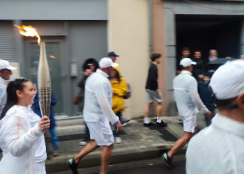 JO 2024. découvrez où est portée aujourd'hui la Flamme olympique