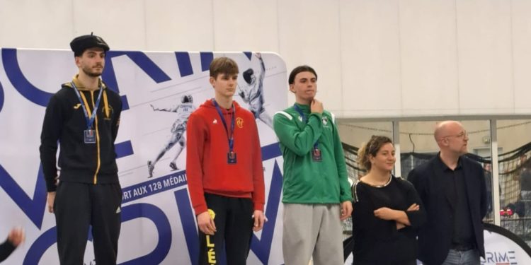 Escrime, les sabreurs juniors de Tarbes reviennent du championnat de France avec 5 médailles