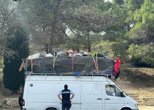 Il avait chargé sa camionnette comme un poids lourd !