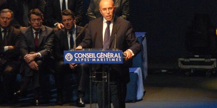 Séisme politique chez les Républicains : Eric Ciotti pour un accord avec le RN de Le Pen