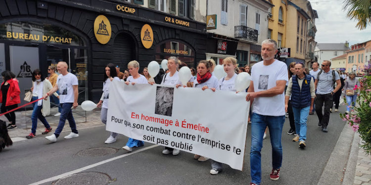Cette marche blanche pour Emeline visait à lui rendre hommage mais aussi à sensibiliser aux violences psychologiques Quelques 300 personnes ont manifesté dans le rue de Tarbes samedi après midi pour rendre hommage à Emeline. Cette marche blanche visait à sensibiliser aux situations d'emprise. Emeline avait décidé de se suicider au mois de janvier dernier pour ne plus subir les violences psychologiques de son conjoint. Une association a été crée pour sensibiliser à ces situations de violences psychologiques. 