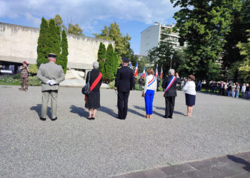 à Tarbes une cérémonie de commémoration de l'appel du 18 juin marquée par la lecture des écoliers