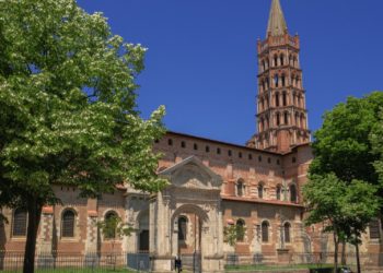 a large building with a tall tower with a clock on it