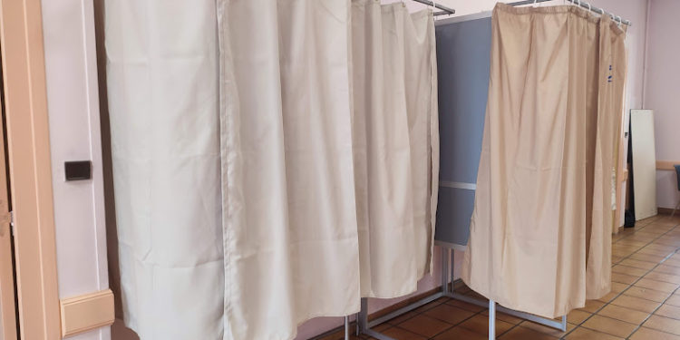 Législatives - syndicats et partis appellent au retrait de Mournet et Sempastous