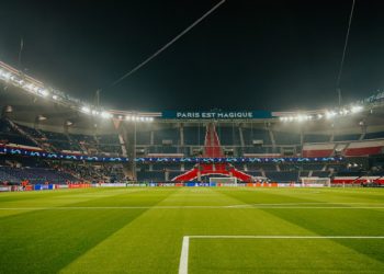 Paris écrase Montpellier et prend la tête du classement de ligue1
