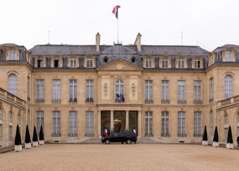 Macron et Barnier ont réuni un rapide premier conseil des ministres