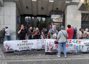 Tarbes - Une centaine de manifestants devant le conseil départemental