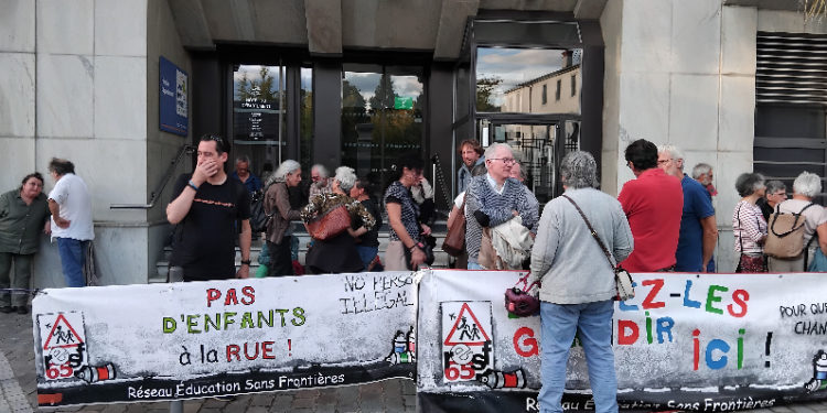 Tarbes - Une centaine de manifestants devant le conseil départemental