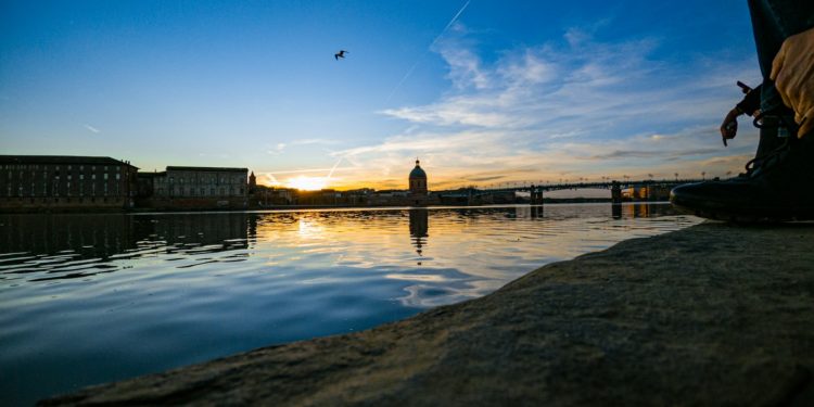 Un jeune homme inanimé dans la Garonne sauvé par les pompiers