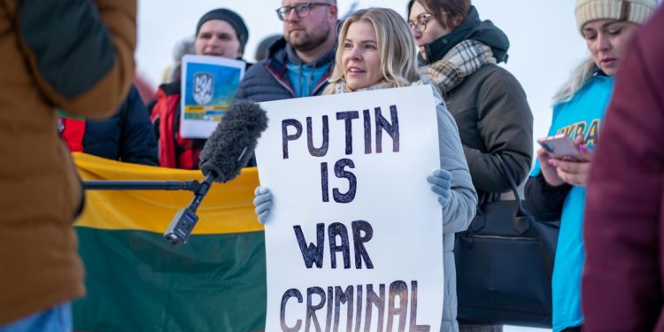 Enfants et civils tués, les frappes russes se multiplient en Ukraine