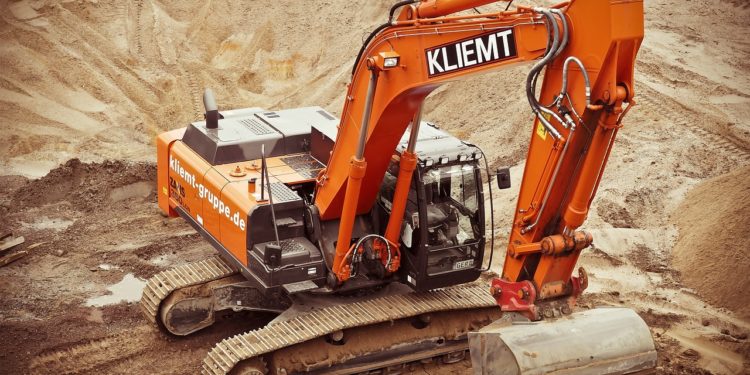 Impressionnant ! Ils découpent ce pont historique vieux de 122 ans