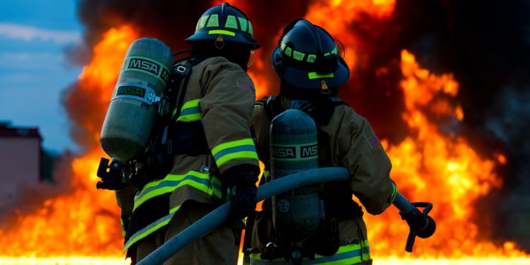 Violent incendie dans un entrepôt de stockage de boissons