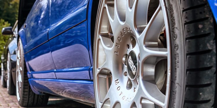 Ils dégonflent les pneus de 65 voitures en hommage à Paul Varry pour dénoncer les SUV