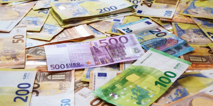 Sans héritier, il lègue 2,5 millions d’euros à sa commune… mais pose une condition