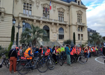 A Tarbes, une centaine de personnes pour un hommage à Paul Varry cycliste tué à Paris