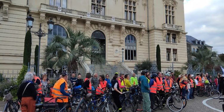 A Tarbes, une centaine de personnes pour un hommage à Paul Varry cycliste tué à Paris