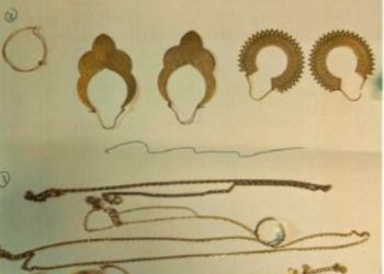 Des enquêteurs recherchent les propriétaires de bijoux volés