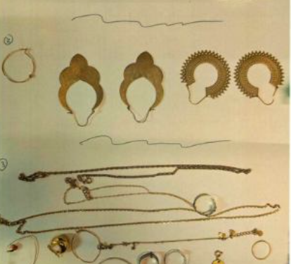Des enquêteurs recherchent les propriétaires de bijoux volés