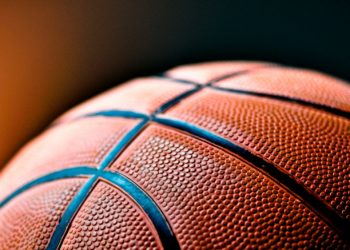 Basket Tarbes - revoir un résumé de la victoire de Charnay, prochaines adversaires du TGB, face à Basket Landes