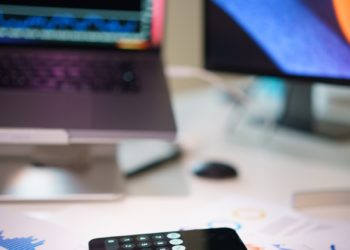 Budget 2025 - les proches de Michel Barnier évitent le mot "austérité"