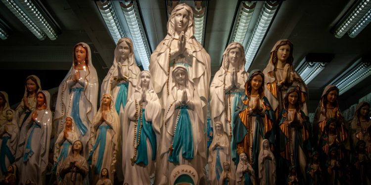 Des milliers de personnes attendues à Lourdes pour le pèlerinage du Rosaire