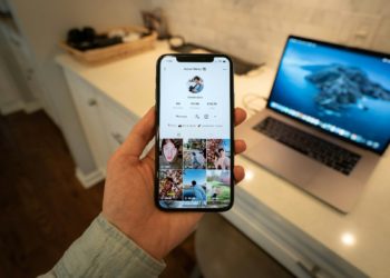 Pourquoi ce tapis enterré dans un jardin passionne TikTok
