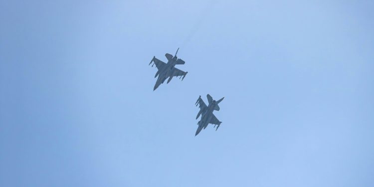 Des dizaines de civils tués dans une frappe aérienne en Cisjordanie et des attaques contre des écoles de Gaza