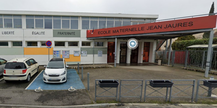 Une école en partie détruite dans un incendie