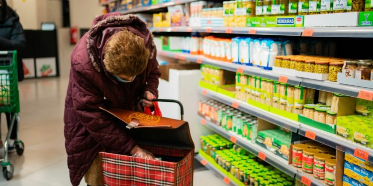 Auchan prépare un vaste plan social : plus de 2000 emplois menacés en France