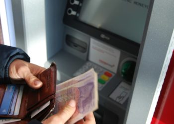 Une mamie de 87 ans se fait extorquer 80 euros au distributeur automatique