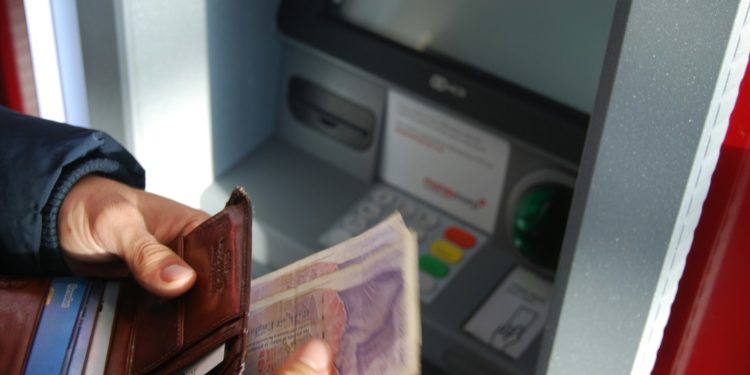 Une mamie de 87 ans se fait extorquer 80 euros au distributeur automatique