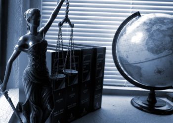 Gérard Depardieu conteste à son procès "s'amuser à peloter" des femmes