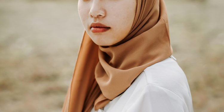 Port du voile dans le sport : Bayrou convoque ses ministres, Darmanin prêt à quitter le gouvernement