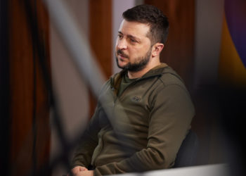 Les États-Unis suspendent l'aide militaire à l'Ukraine