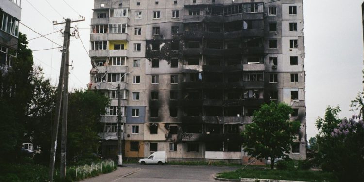 Guerre Russe en Ukraine : "un frémissement diplomatique éclipsé par l'escalade des combats"