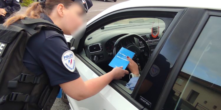 Journée rouge sur les routes, la police de Tarbes sensibilise au port de la ceinture