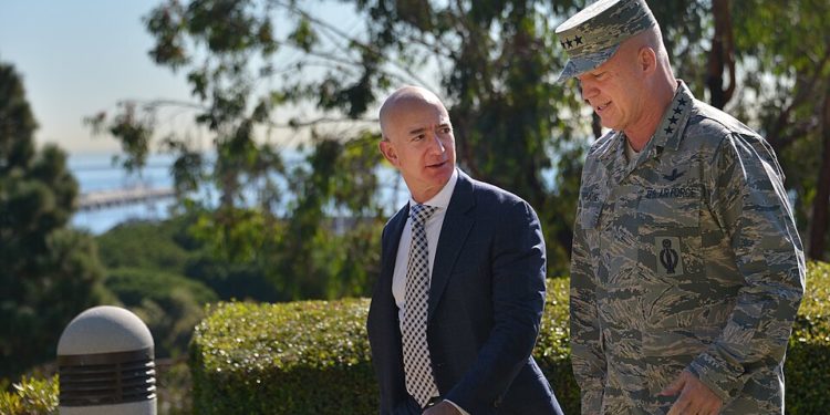 Lauren Sánchez, future épouse de Jeff Bezos, a enterré sa vie de jeune fille à Paris avec plein de stars