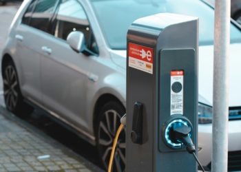 Peut-on recharger une voiture électrique avec une rallonge ?