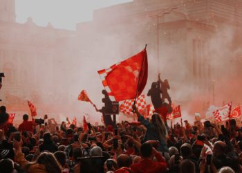 Un homme fonce sur la foule à Liverpool, une cinquantaine de blessés