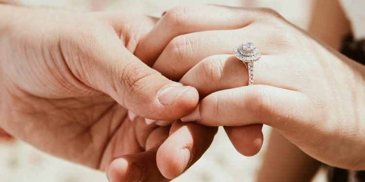 Elle retrouve sa bague, volée il y a 30 ans