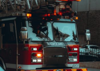 Un établissement de bronzage en feu