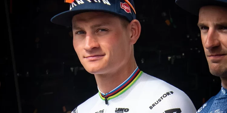 Van der Poel en jaune, sur une 3e étape du Tour de France pour les sprinters
