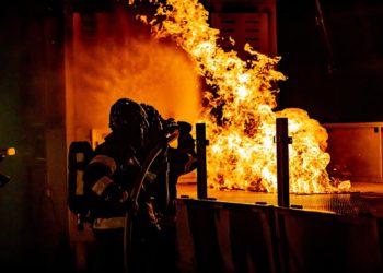 4 voitures brûlées dans une résidence