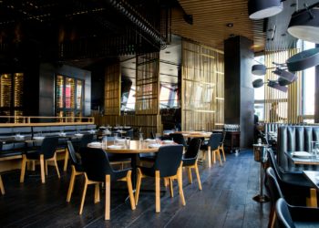 Des agriculteurs bloquent un Buffalo Grill