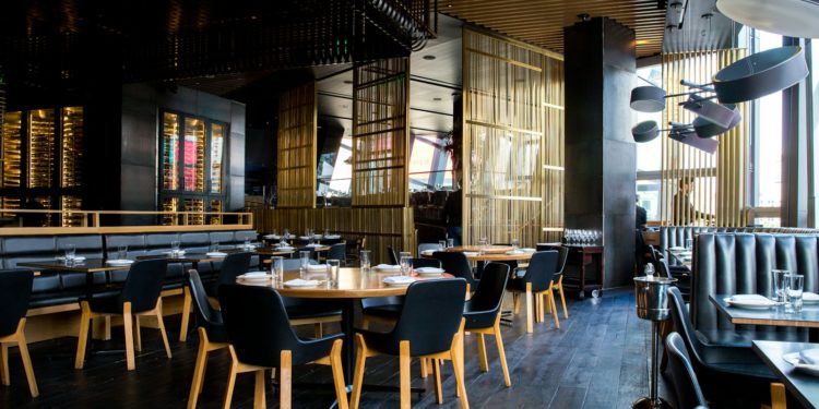 Des agriculteurs bloquent un Buffalo Grill